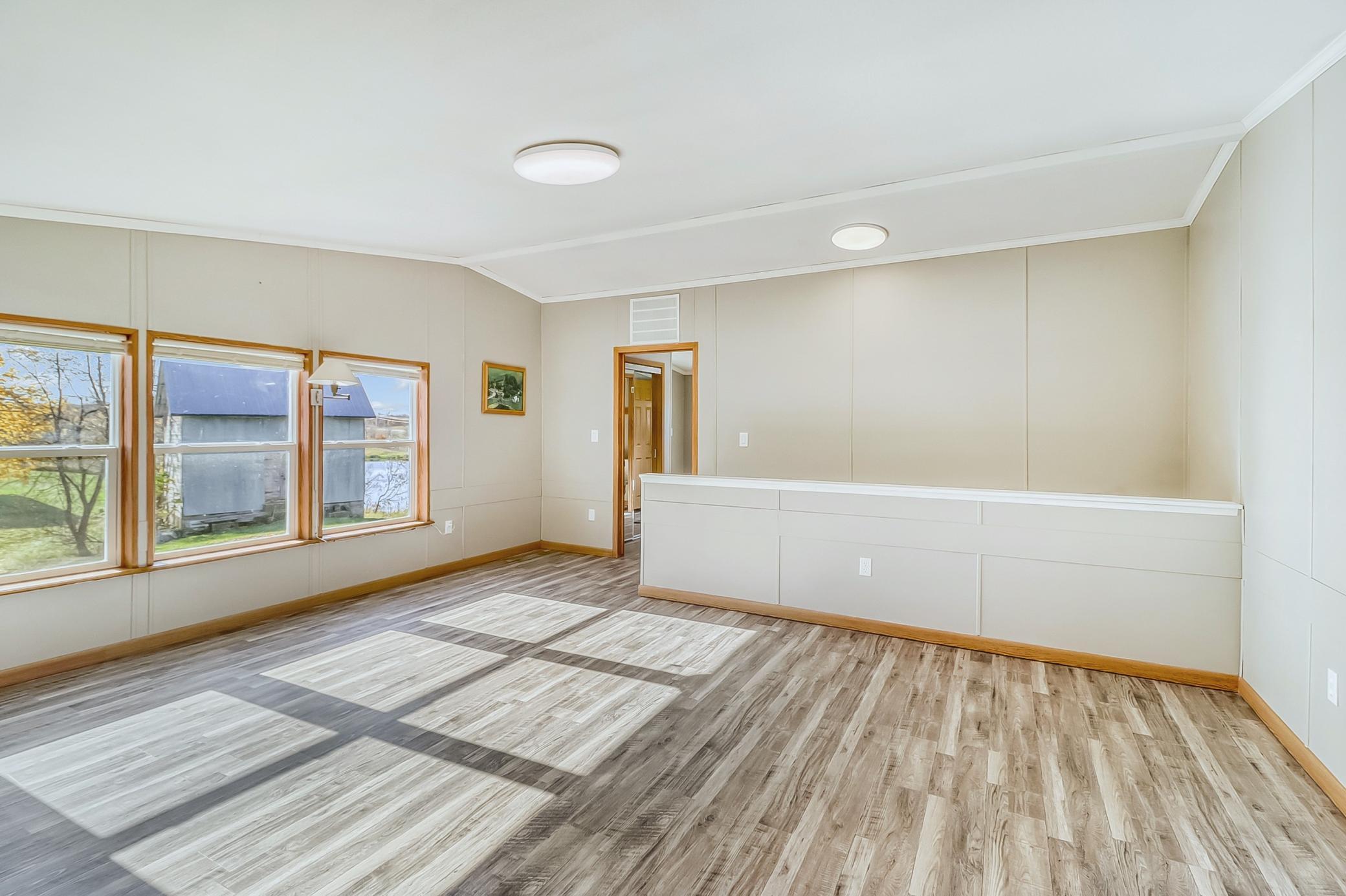 Familyroom1_3.jpg