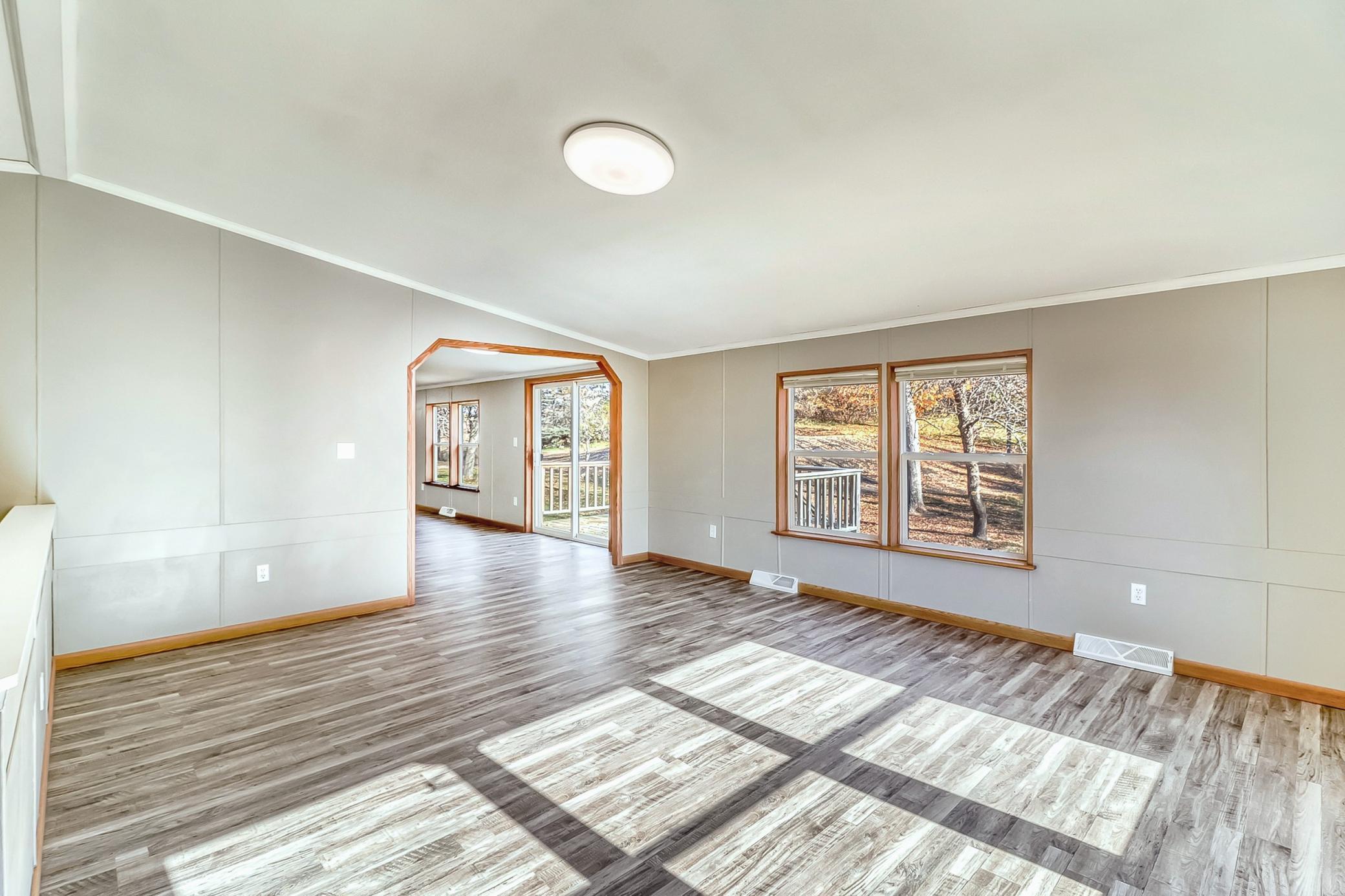 Familyroom1_1.jpg