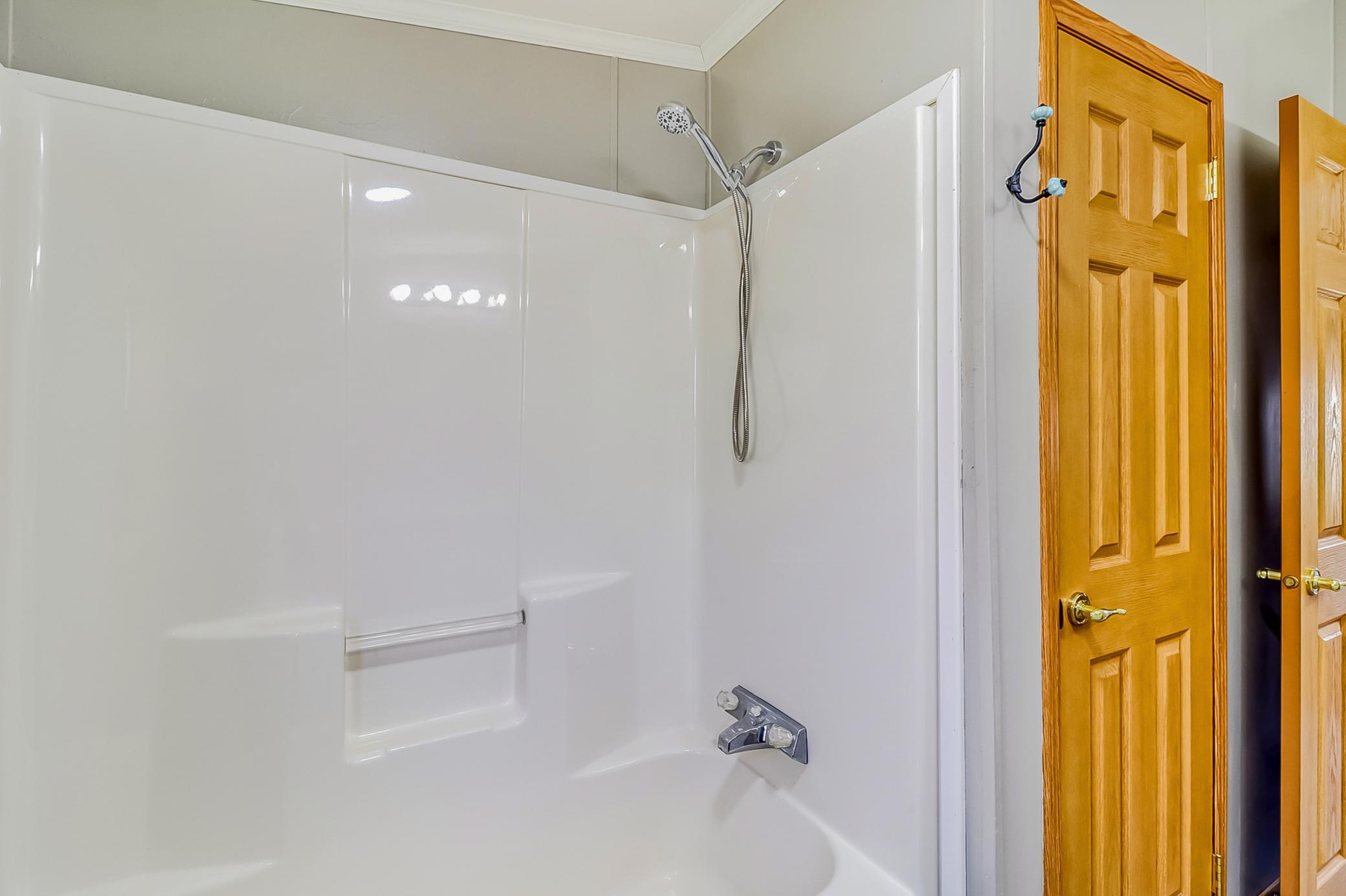 Bathroom1_3.jpg