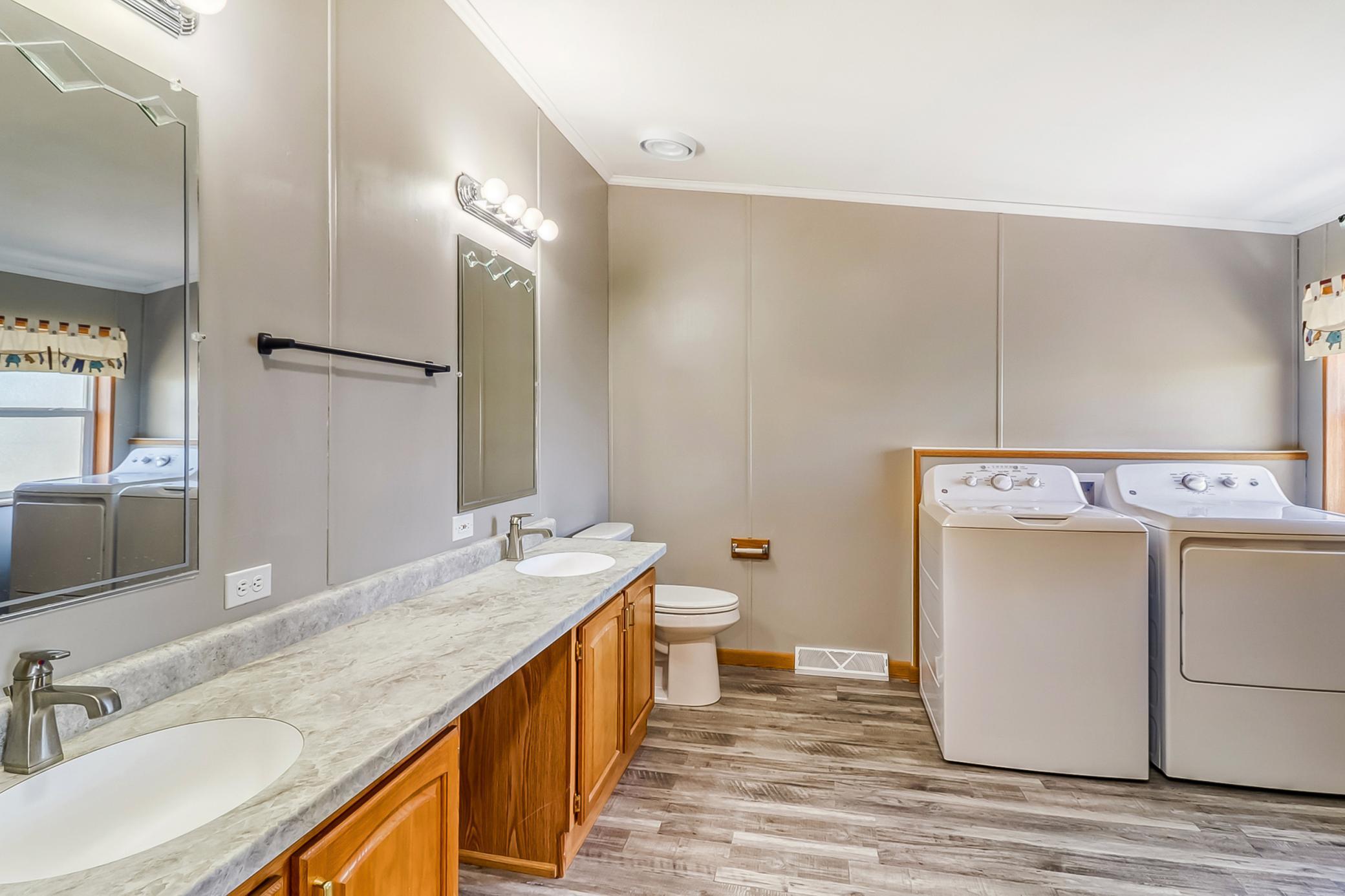 Primary Bathroom_laundry1_0.jpg