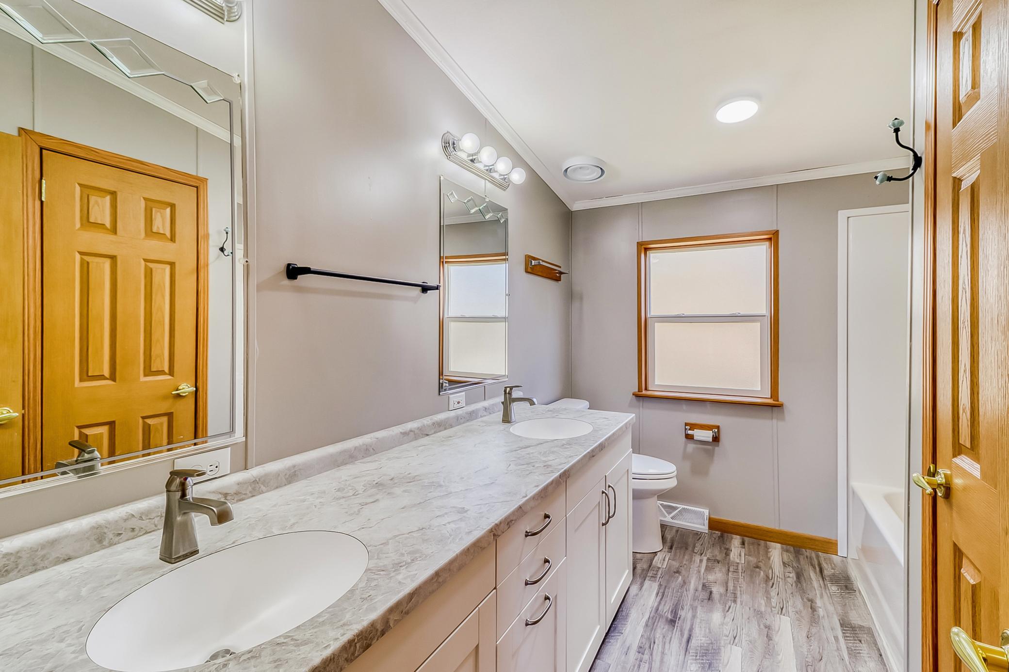 Bathroom1_1.jpg