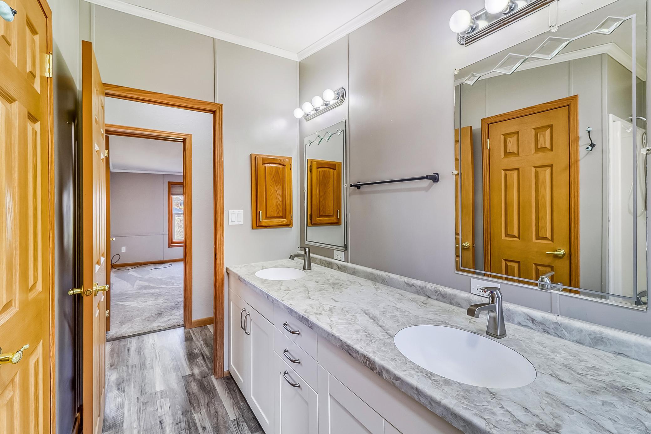 Bathroom1_2.jpg