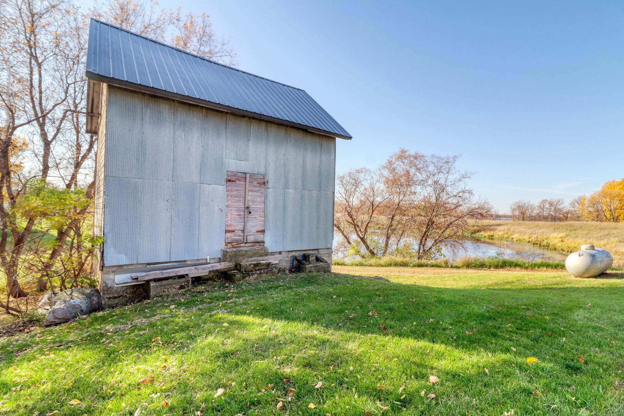 exterior_shed.jpg