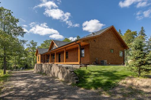 1 of only 4 homes on the drive in situated at the end of the road for ultimate privacy.jpg