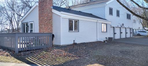 4852 Grenwich Trail N, Oakdale, MN 55128