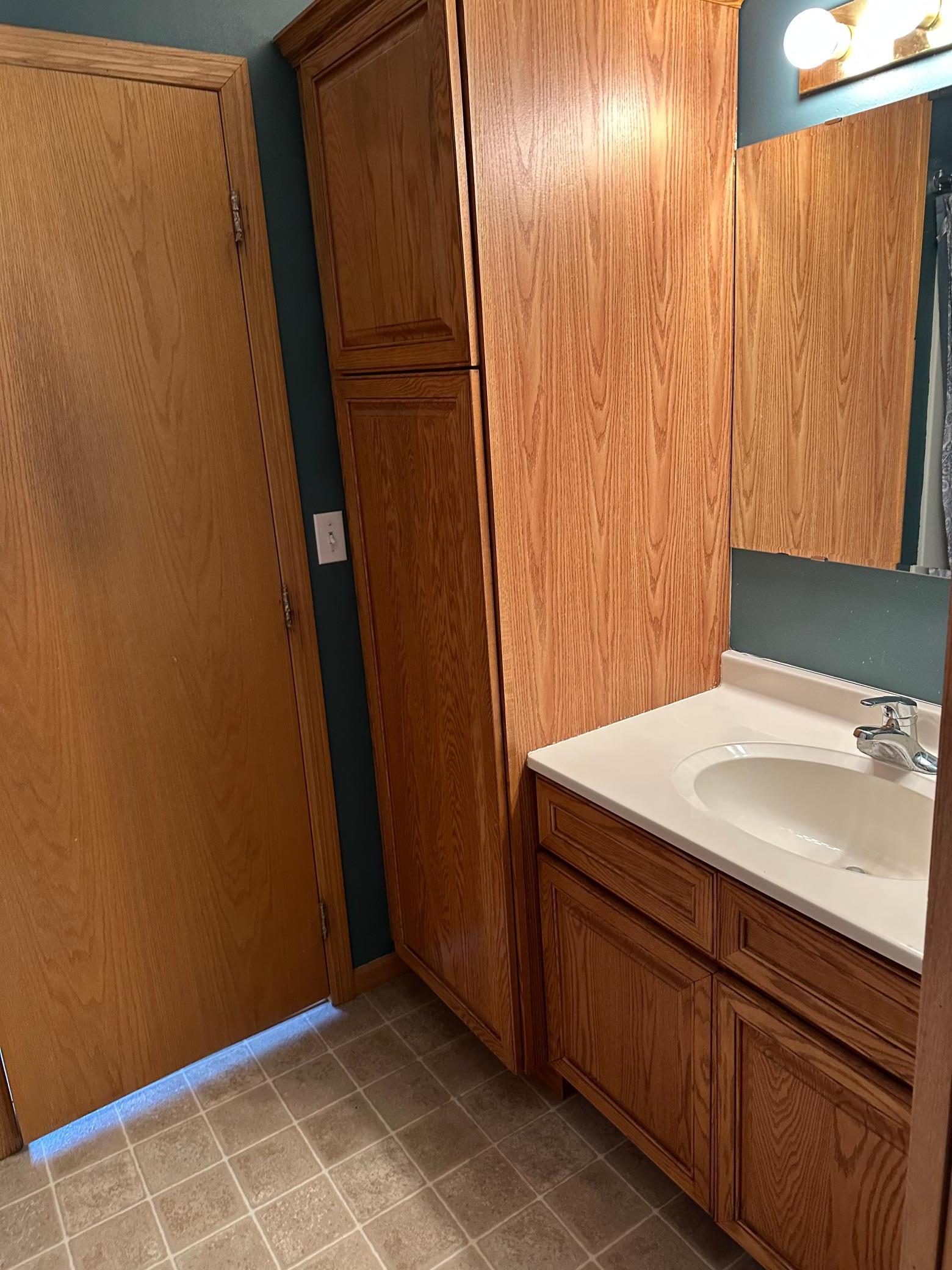 Upstairs bath.2.jpg