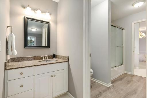 8678 Sherwood Bluff, Eden Prairie, MN 55347