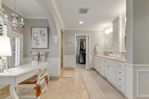 8678 Sherwood Bluff, Eden Prairie, MN 55347
