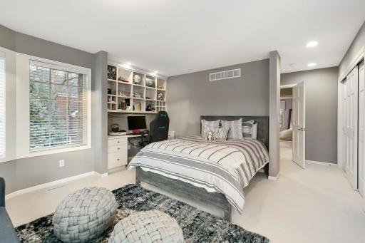 8678 Sherwood Bluff, Eden Prairie, MN 55347