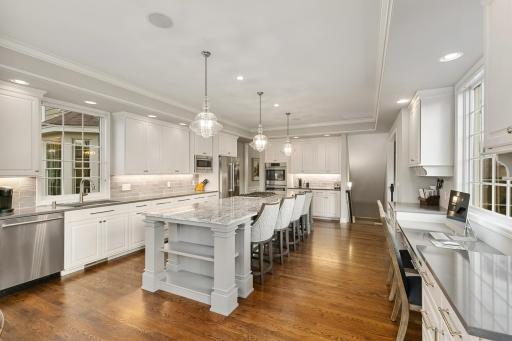 8678 Sherwood Bluff, Eden Prairie, MN 55347