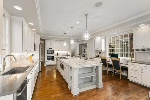 8678 Sherwood Bluff, Eden Prairie, MN 55347
