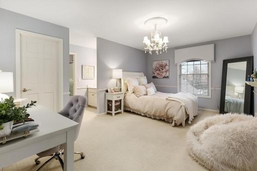 8678 Sherwood Bluff, Eden Prairie, MN 55347