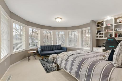 8678 Sherwood Bluff, Eden Prairie, MN 55347