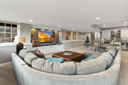 8678 Sherwood Bluff, Eden Prairie, MN 55347