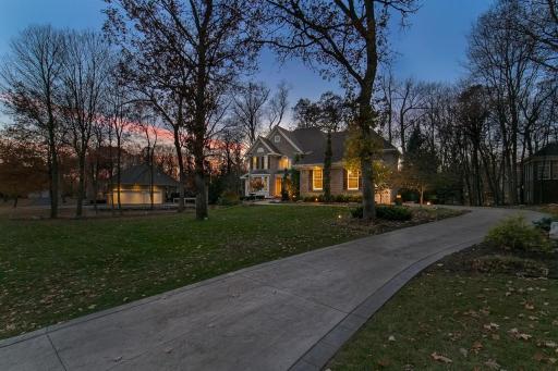 8678 Sherwood Bluff, Eden Prairie, MN 55347