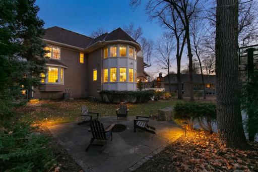 8678 Sherwood Bluff, Eden Prairie, MN 55347