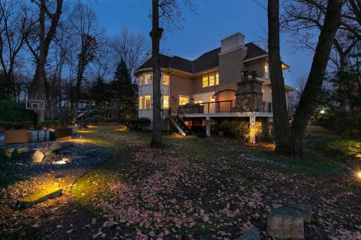 8678 Sherwood Bluff, Eden Prairie, MN 55347