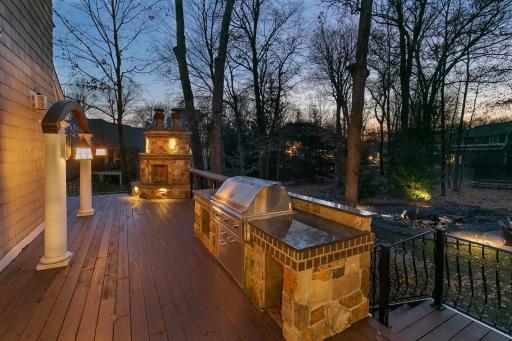 8678 Sherwood Bluff, Eden Prairie, MN 55347