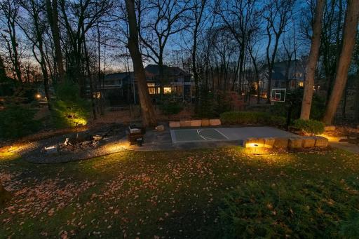 8678 Sherwood Bluff, Eden Prairie, MN 55347