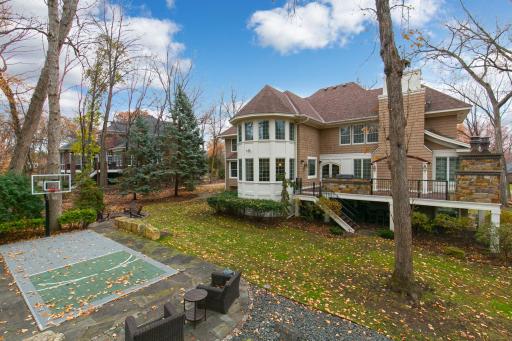 8678 Sherwood Bluff, Eden Prairie, MN 55347
