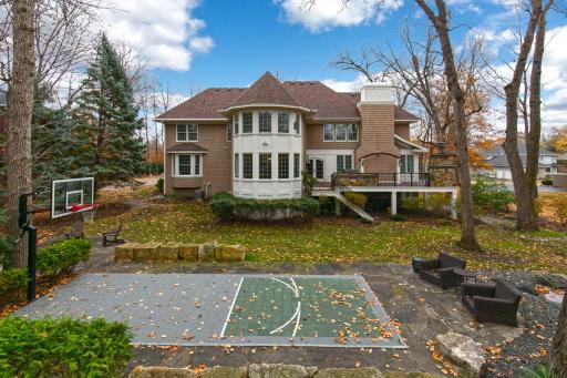 8678 Sherwood Bluff, Eden Prairie, MN 55347