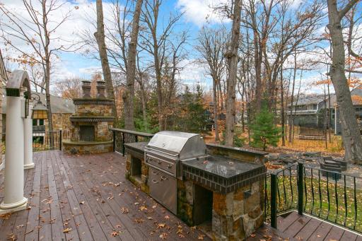 8678 Sherwood Bluff, Eden Prairie, MN 55347