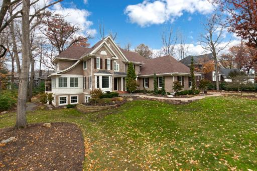 8678 Sherwood Bluff, Eden Prairie, MN 55347