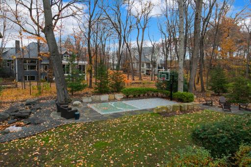 8678 Sherwood Bluff, Eden Prairie, MN 55347