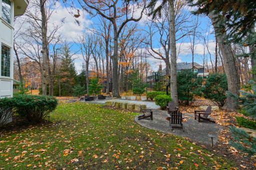 8678 Sherwood Bluff, Eden Prairie, MN 55347