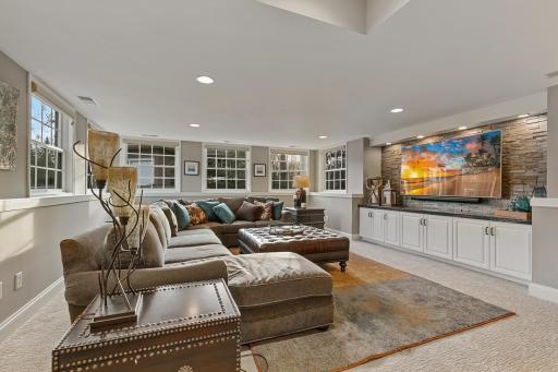 8678 Sherwood Bluff, Eden Prairie, MN 55347