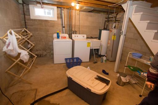 laundry area.jpg
