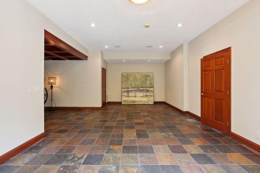 10 Windy Ridge Place, Mendota, MN 55150