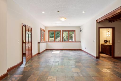 10 Windy Ridge Place, Mendota, MN 55150
