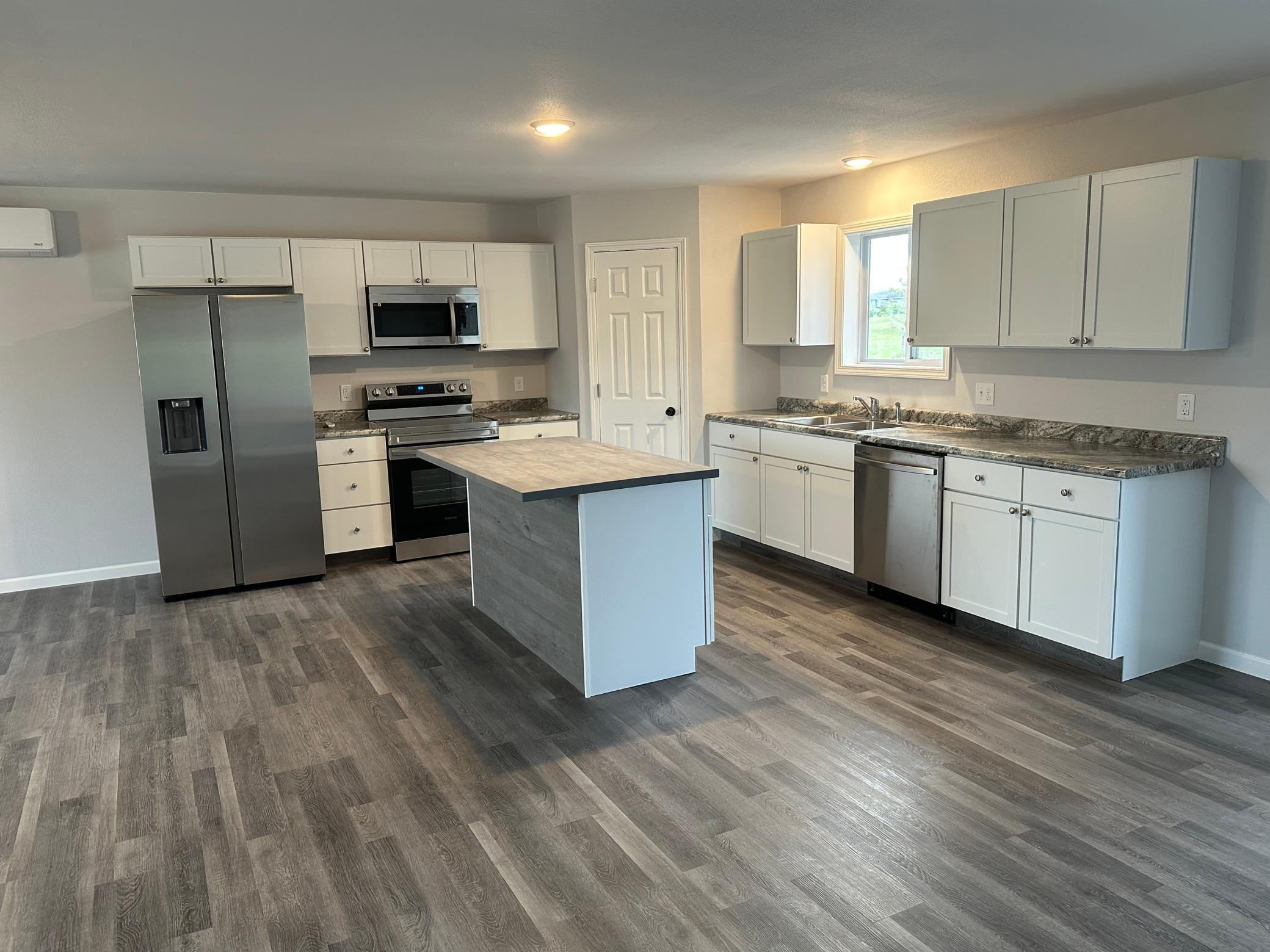Kitchen 1..jpg