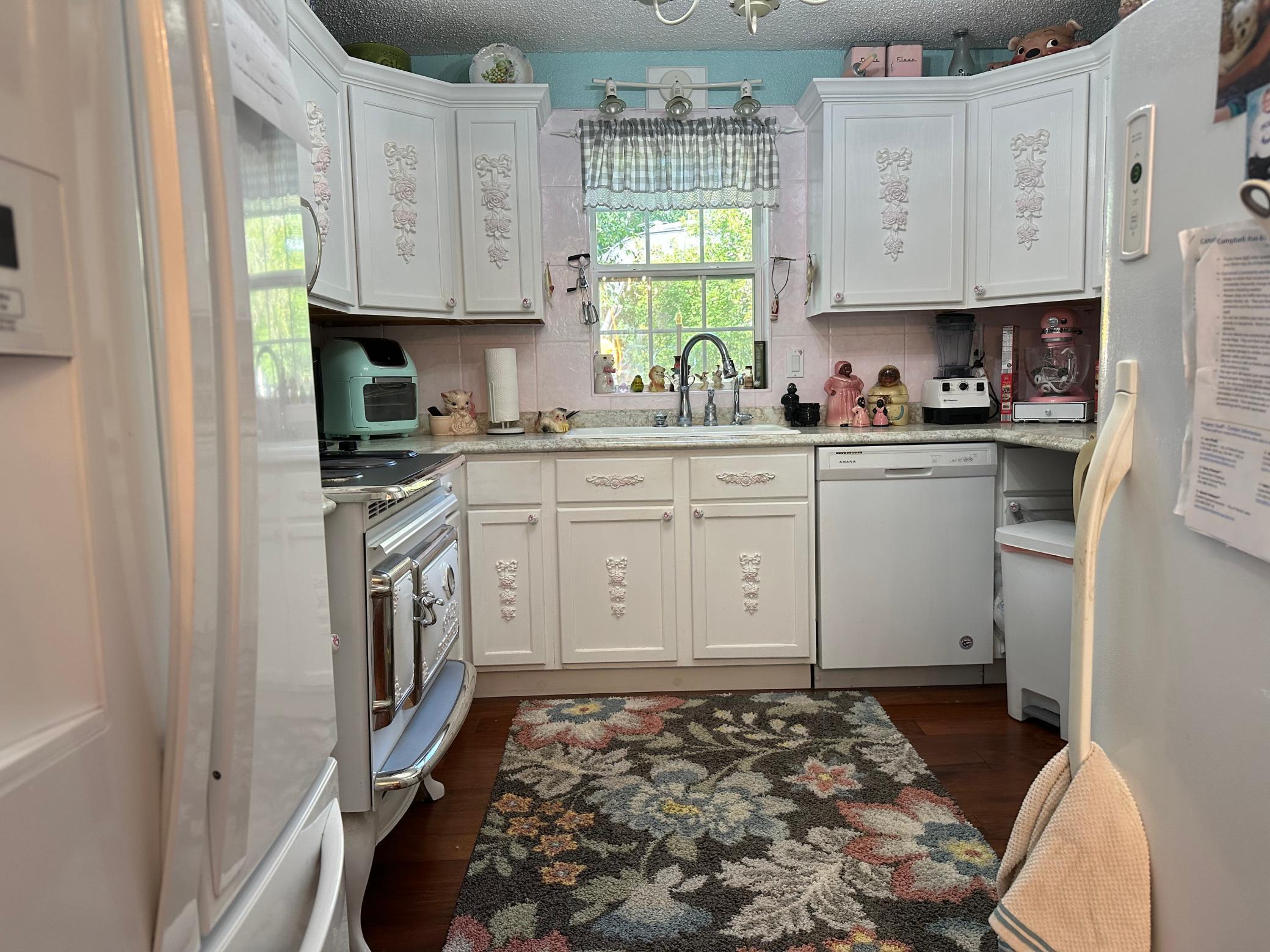 Kitchen 1.jpg