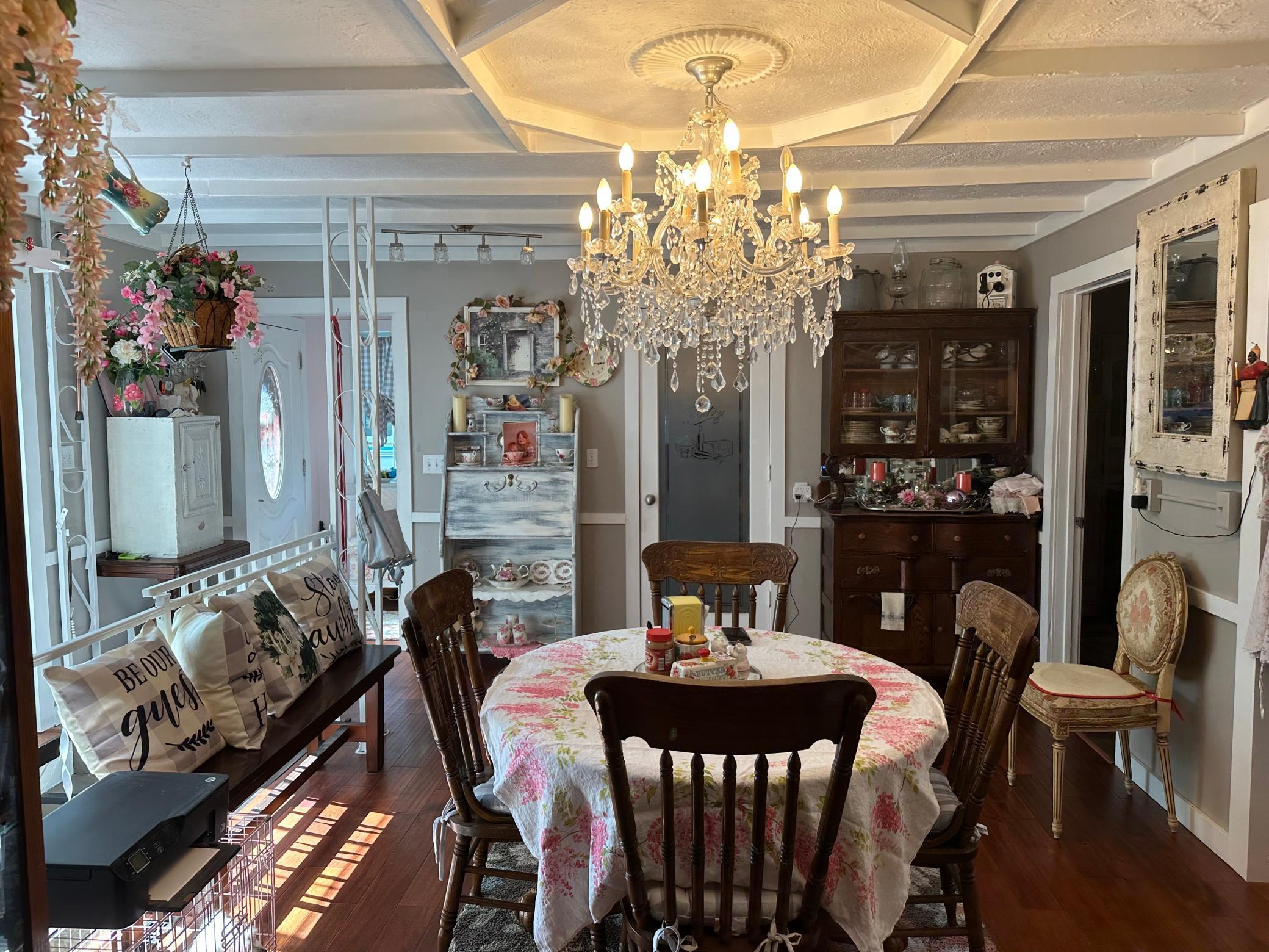 Dining room.jpg