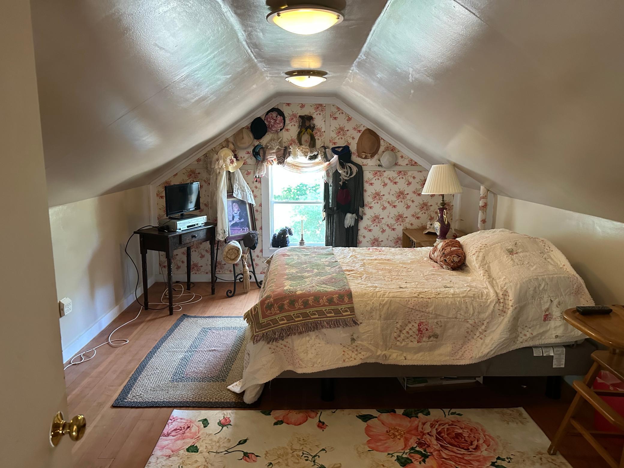 Upper bedroom.jpg