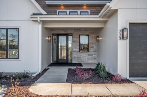 733 Ensconced Way, Chaska, MN 55318