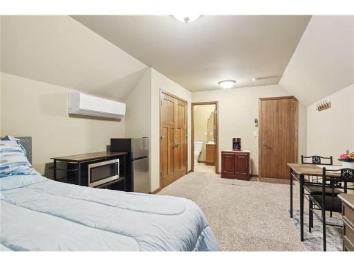 21 Crescent Lane, North Oaks, MN 55127