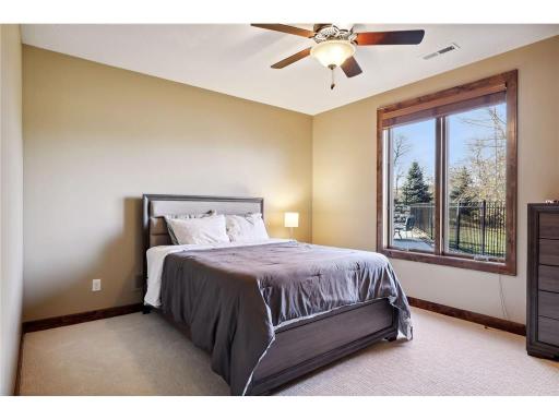 21 Crescent Lane, North Oaks, MN 55127