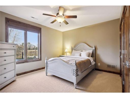 21 Crescent Lane, North Oaks, MN 55127