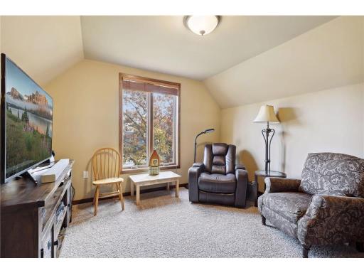21 Crescent Lane, North Oaks, MN 55127