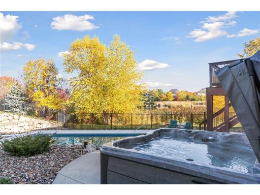 21 Crescent Lane, North Oaks, MN 55127