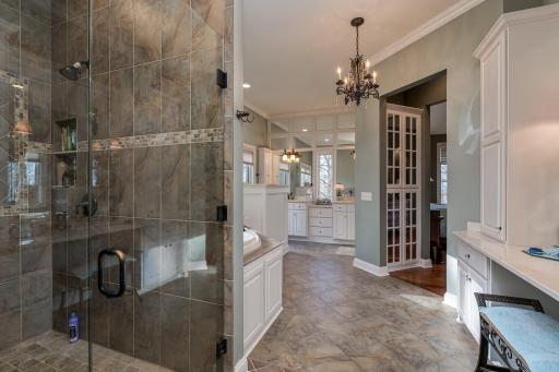 236 Woodhill Court, Mankato, MN 56001