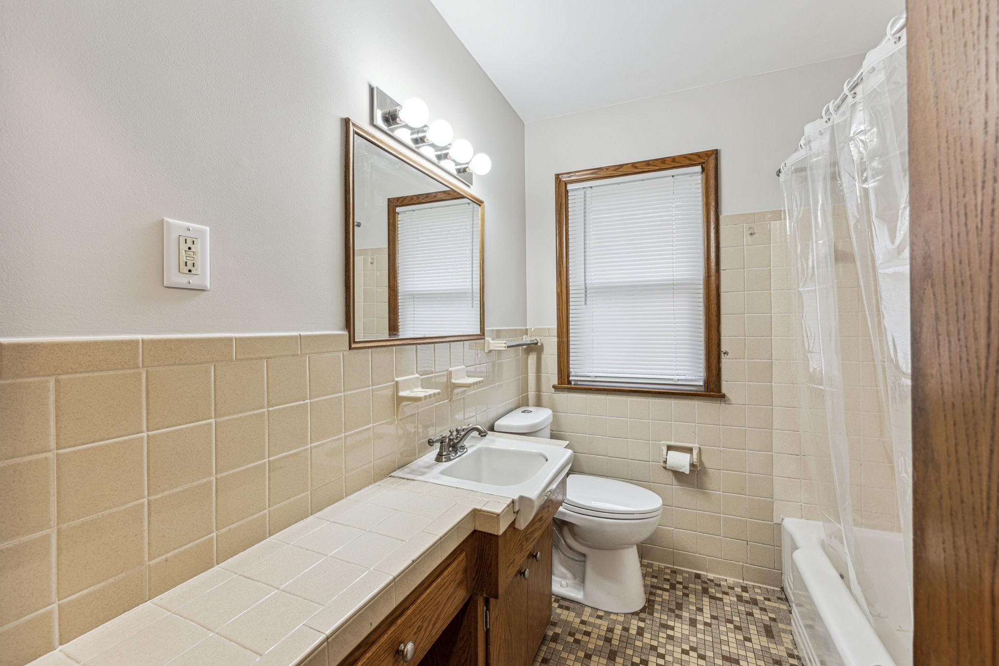 8224 14th Ave S 13-web-or-mls-13_Interior.jpg