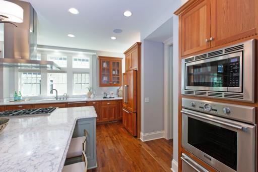 The kitchen offers two ovens, six burners and a warming drawer!