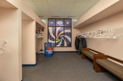 7-web-or-mls-07-Coat Room.jpg