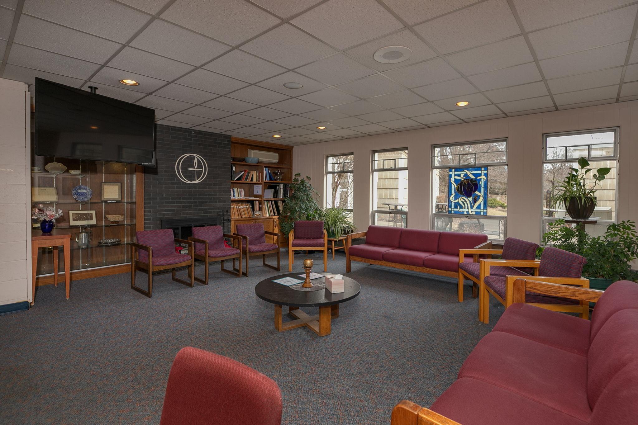 21-web-or-mls-21-Fireside Room.jpg