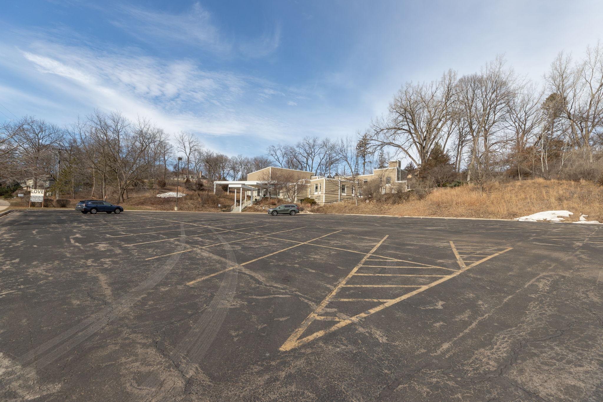 47-web-or-mls-47-Parking Lot.jpg