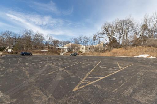 47-web-or-mls-47-Parking Lot.jpg